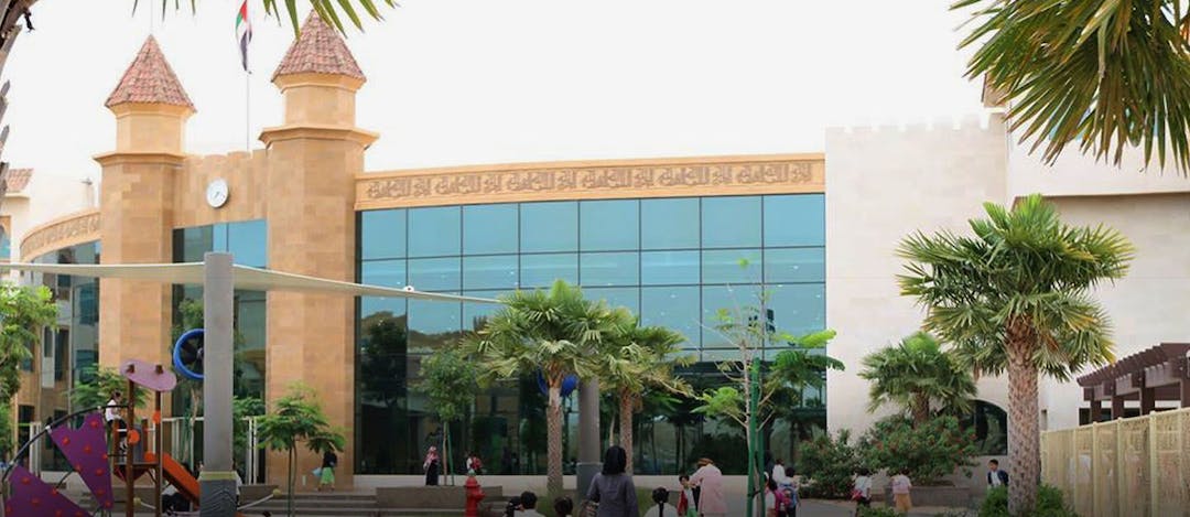 مدرسة البحث العلمي دبي