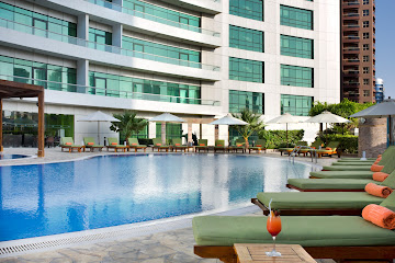 موقع فندق و أجنحة تايم اوك دبي 