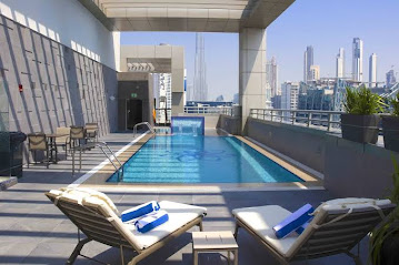 موقع فندق رويال كونتيننتال دبي
