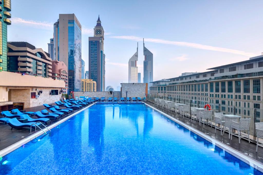 فنادق دبي 4 نجوم شارع الشيخ زايد
